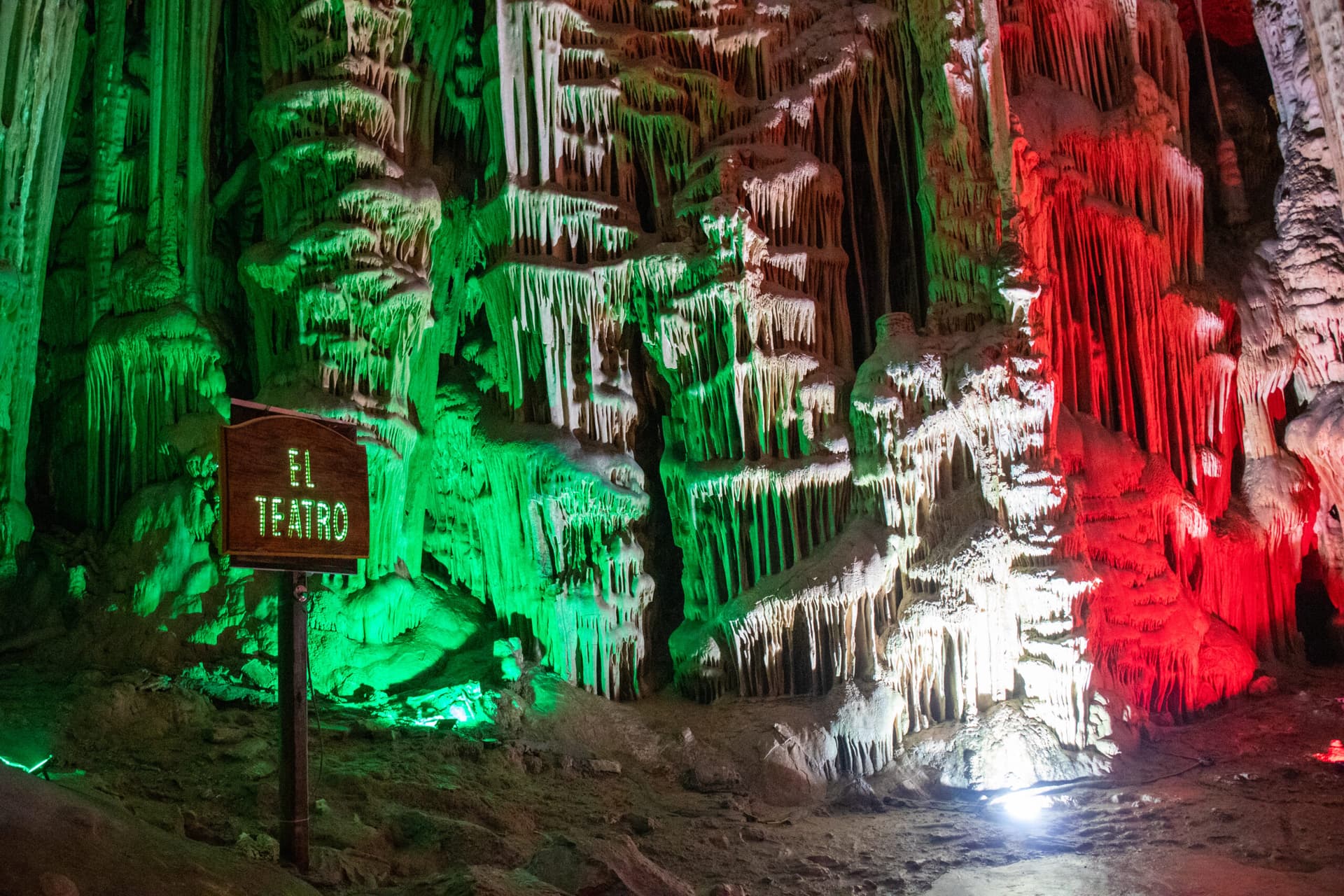 García, Nuevo León: Cavernas y aventuras espeleológicas para principiantes